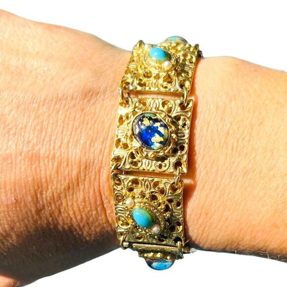 Vintage Goldtone Confetti Lucite Cabochon Panel Bracelet - Picture 6 of 16